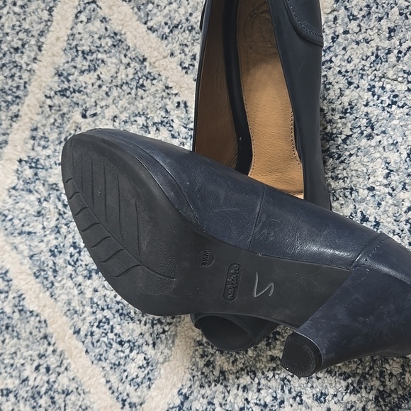 Nurture peeps toe pumps - Picture 5 of 7